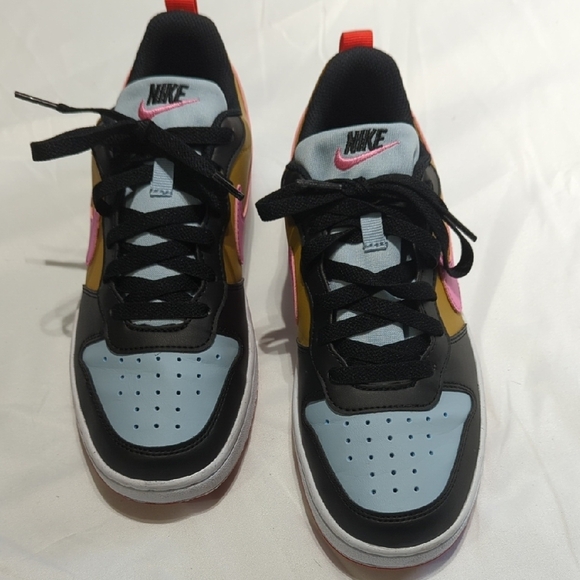 Amazing Nike Kids Black, Pink,Brown and Blue Sneakers, Beautiful !! 5.5 Y - Picture 2 of 13